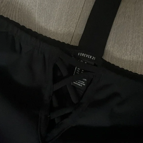 Little black dress with unique neckline - Picture 2 of 4